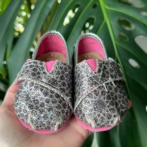Girls cheetah sparkly Tom’s size 4 toddler